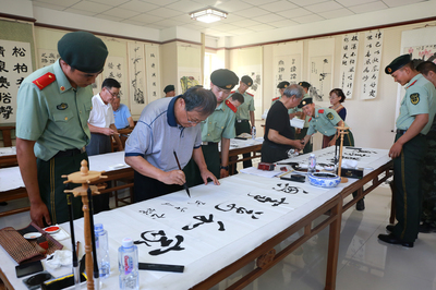 銀霞映照擁軍心，翰墨寄寓魚水情——寧夏老干部活動中心送書法進軍營活動紀實